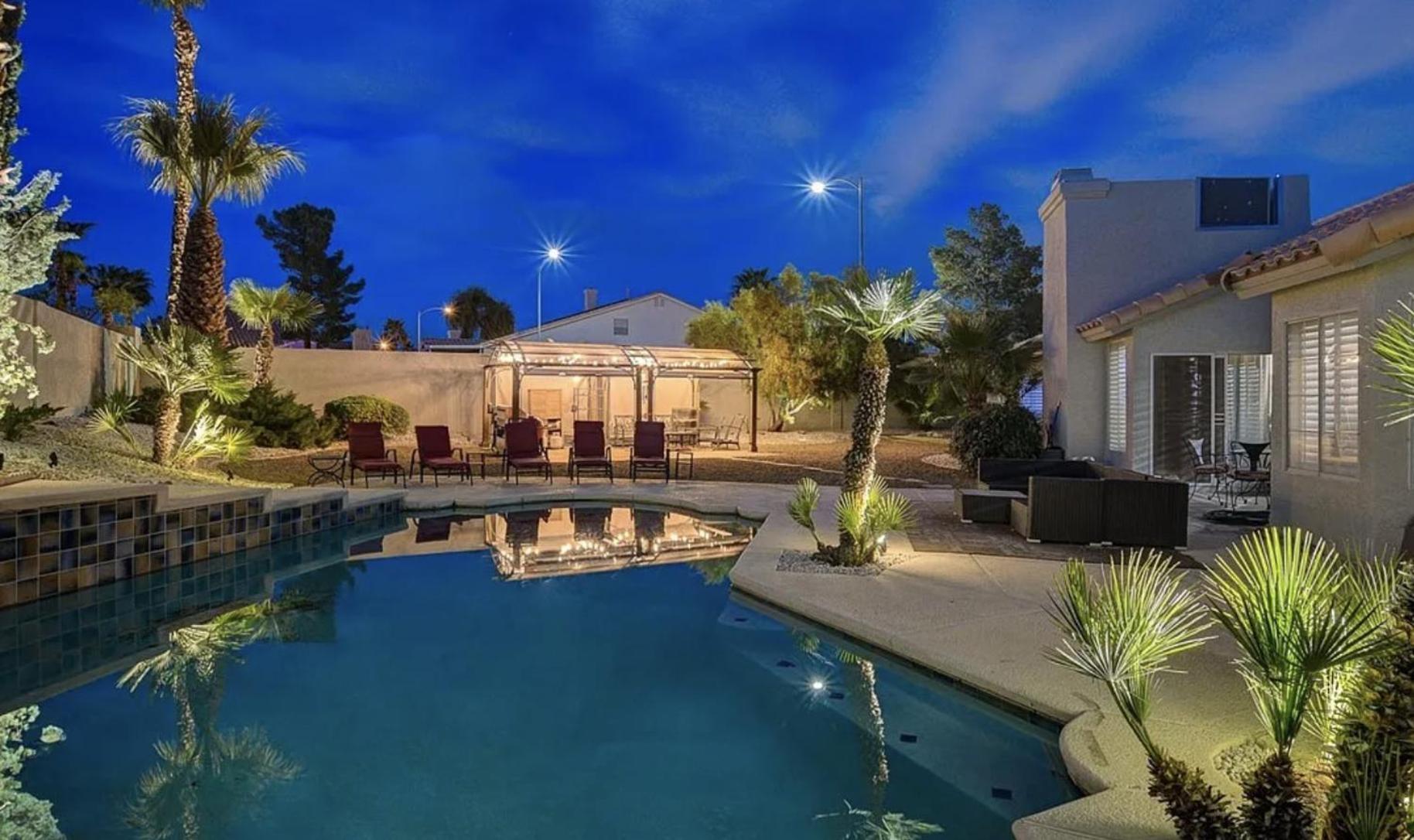 Vegas Lucky Vacation - Entire Home, Pool, 15mins From Strip And More! Сasa de vacaciones